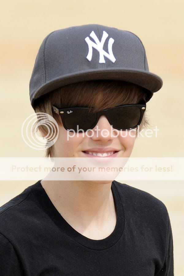 justin bieber正在做什麼?